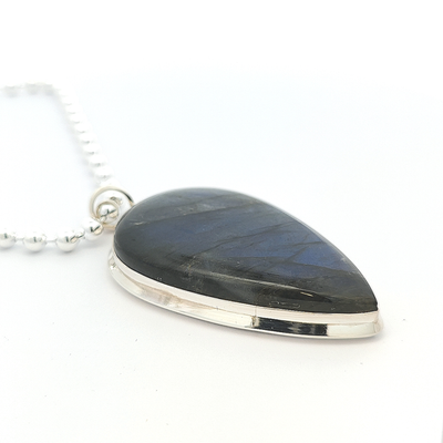 Large Labradorite Pendant - Geneveive - boothandbooth