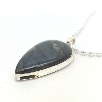 Large Labradorite Pendant - Geneveive - boothandbooth