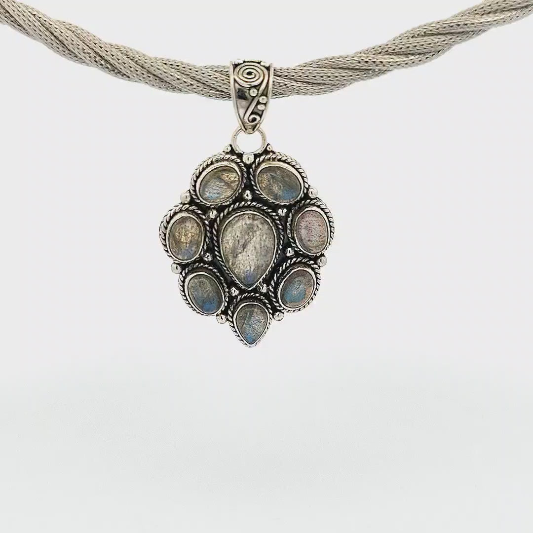Labradorite Pendant - Antonia