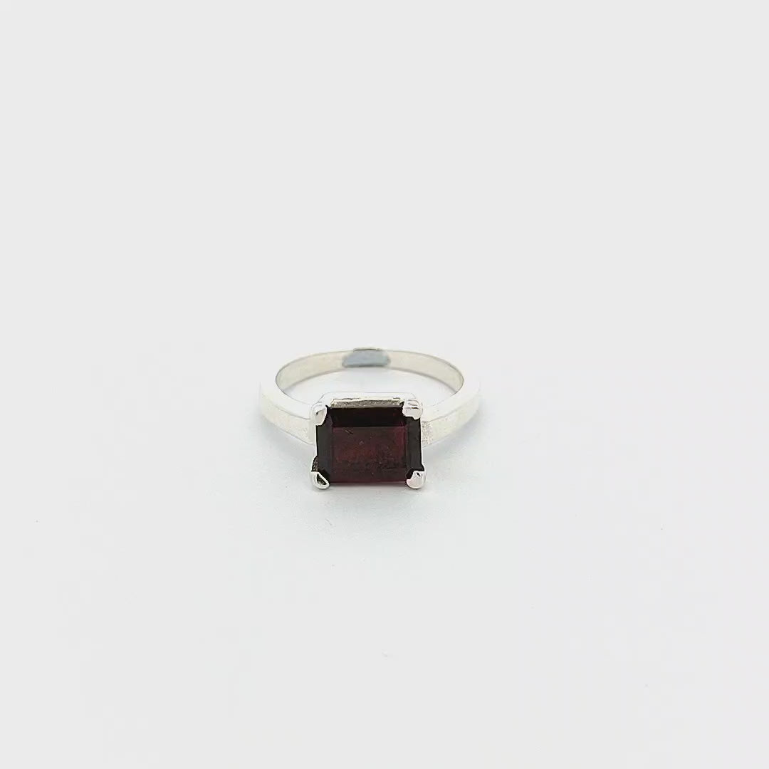 Garnet Ring - Turner