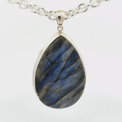 Labradorite Pendant - Constance
