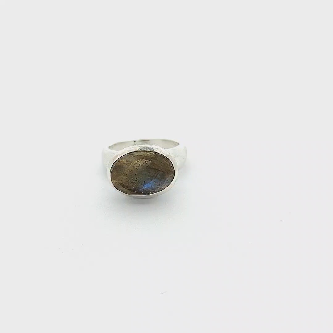 Labradorite Ring - Monet